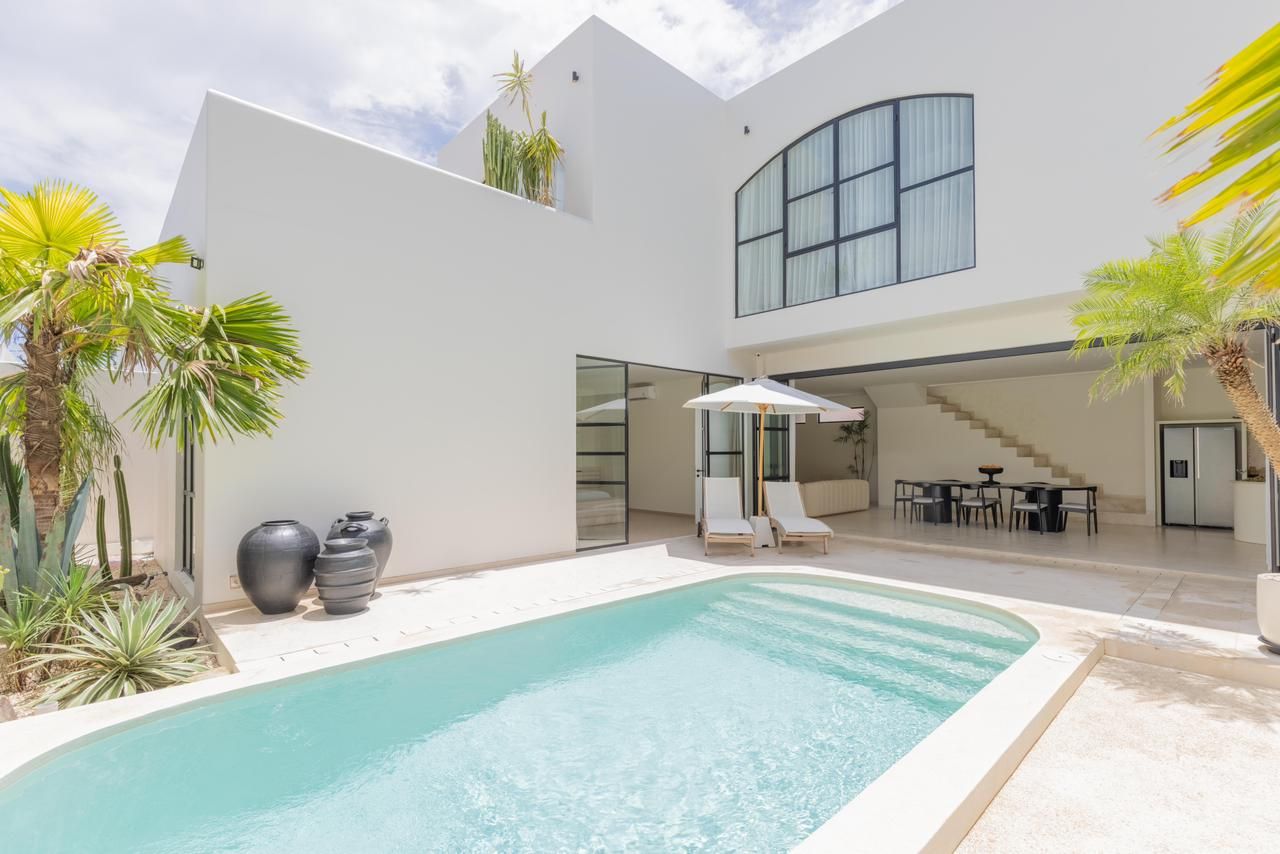 CHIC HACIENDA-INSPIRED VILLA